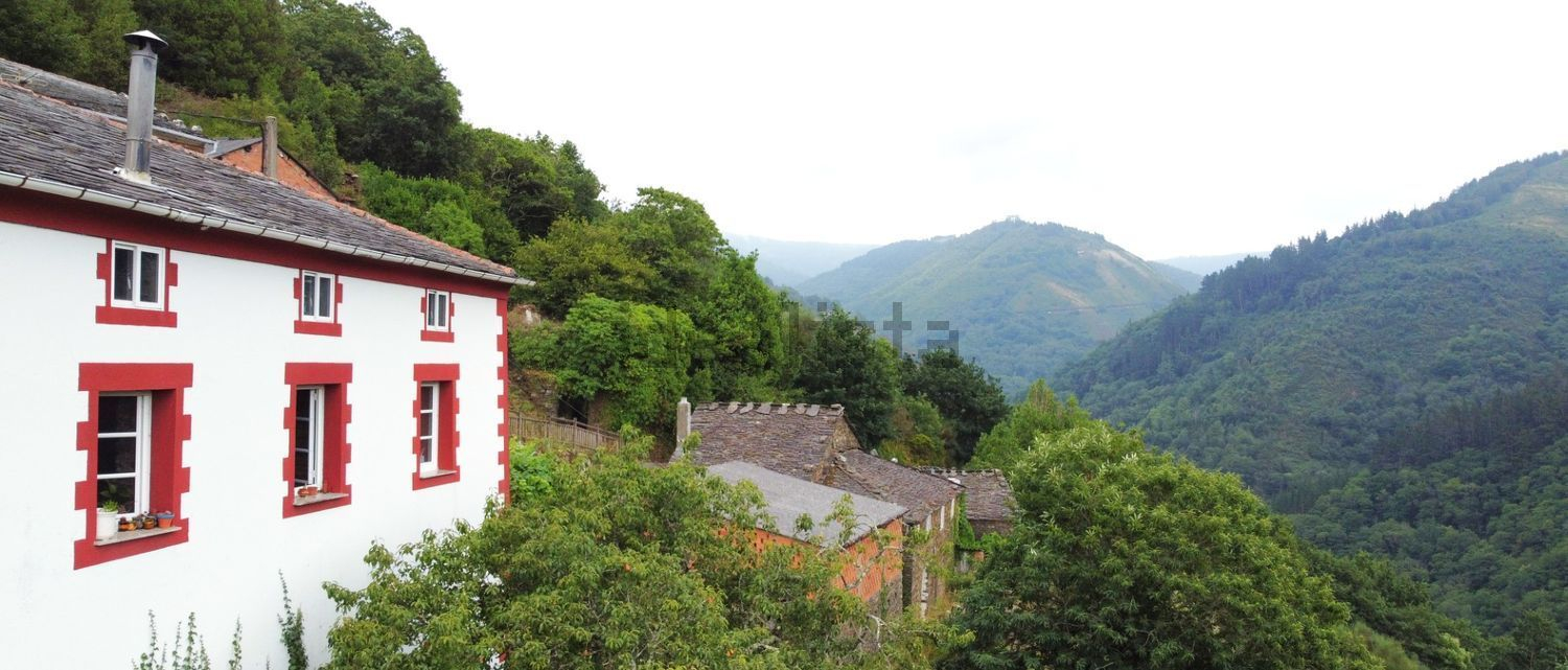 Stone Country House with Mountain Views – photo 1